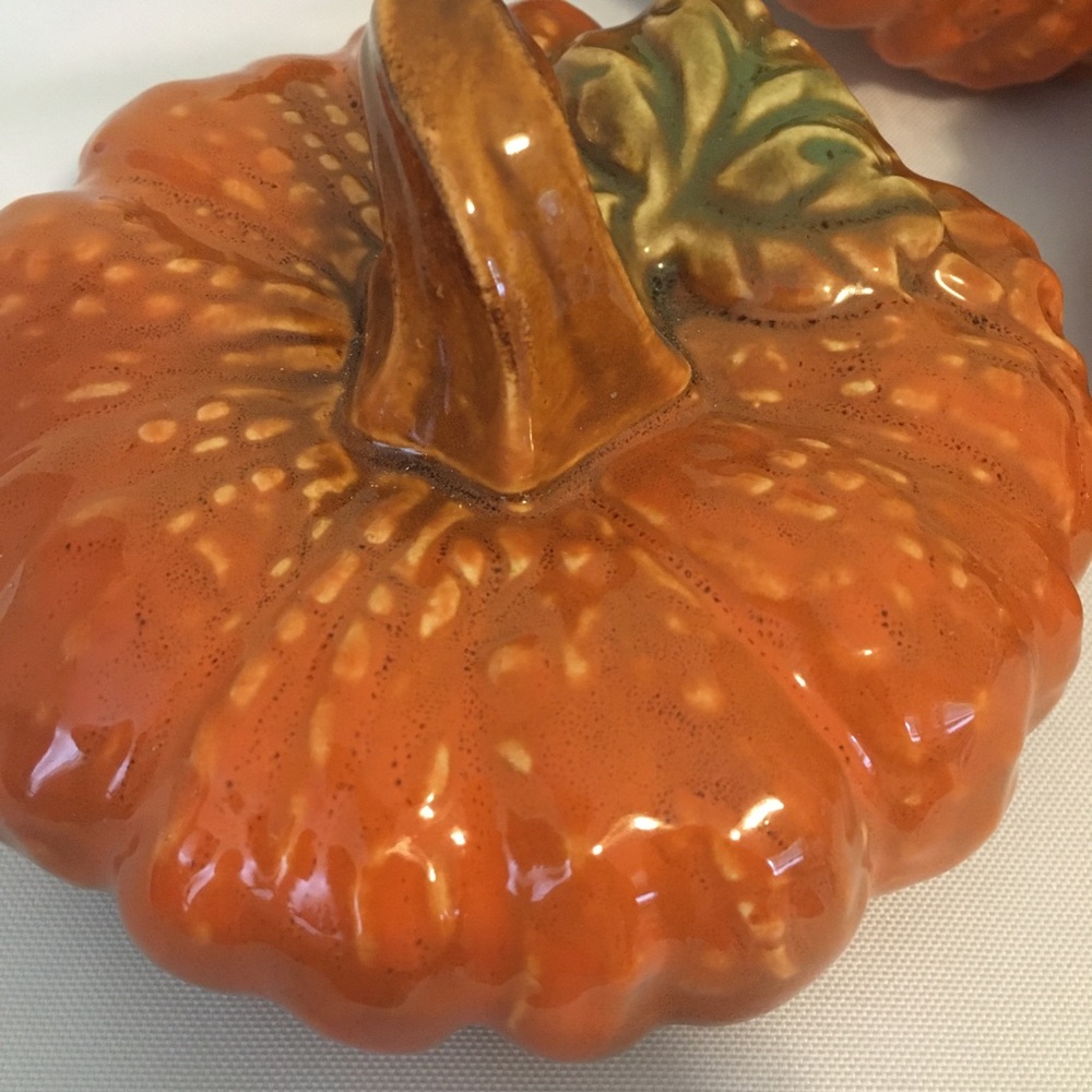 Fall decor a set of 3 small pumpkins. - Picture 6 of 8